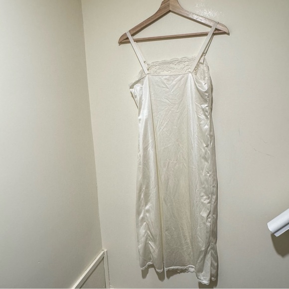 Women’s Vintage White Satin and Lace Trim Square Neck Bridal Slip Dress Size 34 - Picture 12 of 16